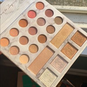Bh cosmetics carli bybel deluxe edition palette